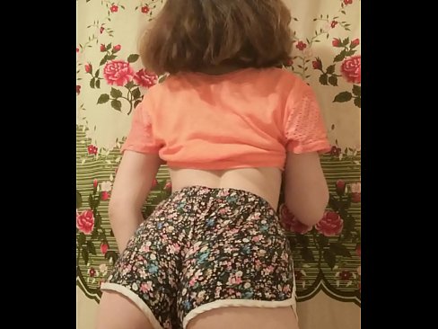 ❤️ Seksikäs nuori beibi riisuu shortsinsa kameran edessä Porno at us fi.xxxdesichudai.ru